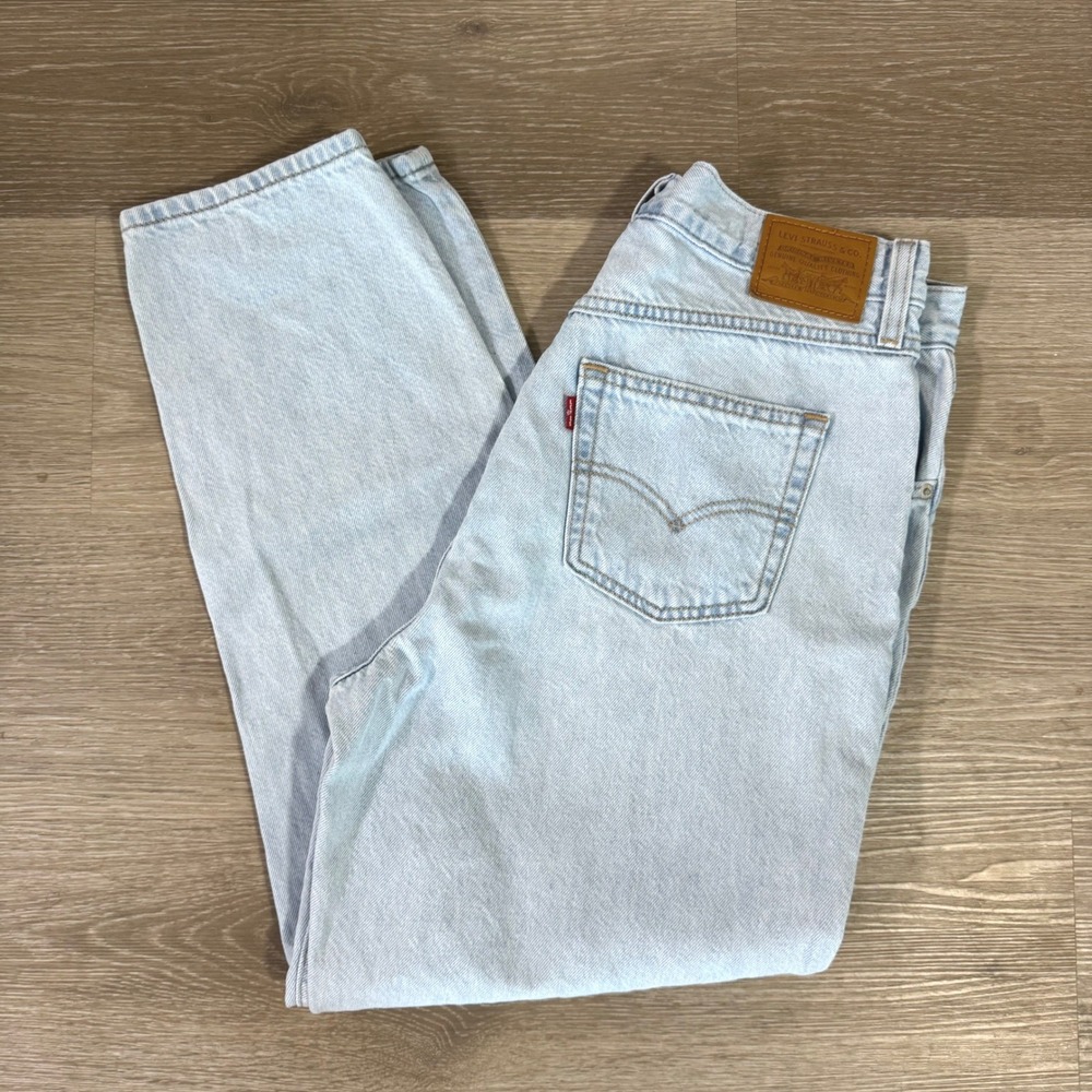Levi's 80s Mom Jean Women 31 Light Wash Denim High Rise Tapered Leg A3506-0003